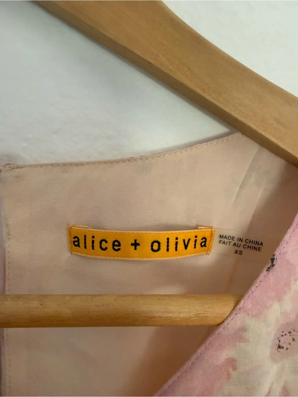Alice + Olivia •	sleeveless crew